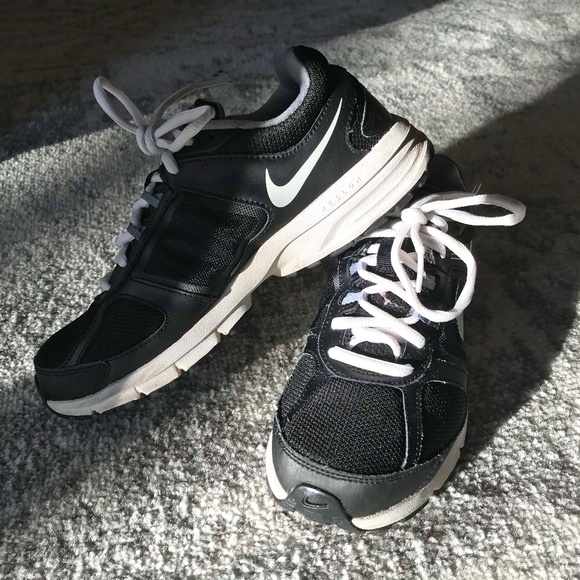 Nike Air Sneaker - Picture 1 of 8